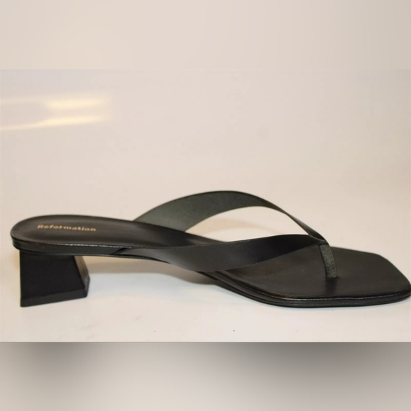 REFORMATION Low Heel leather thong sandal. LAST PAIR 6 - Picture 3 of 5